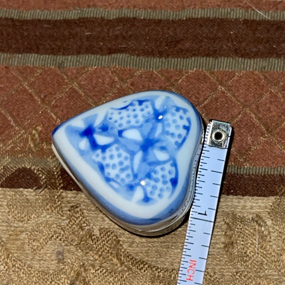 Vintage porcelain pill box trinket box - Picture 5 of 6